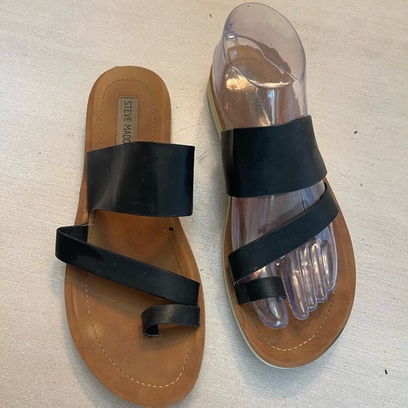 Steve Madden Black Strappy Sandals 8 - Picture 3 of 3